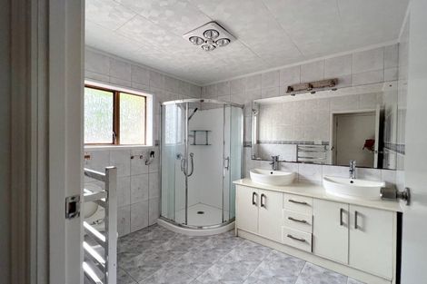 Photo of property in 15 Oaktree Avenue, Browns Bay, Auckland, 0630