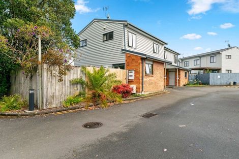 Photo of property in 4/36 West Coast Road, Glen Eden, Auckland, 0602