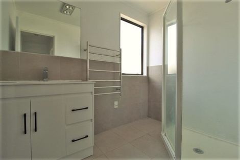 Photo of property in 1/194 Te Irirangi Drive, Flat Bush, Auckland, 2023