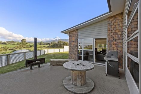 Photo of property in 1375 Carrington Road, Hurworth, New Plymouth, 4371