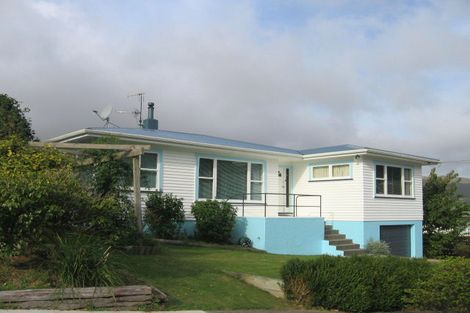 Photo of property in 20 Saint Johns Terrace, Tawa, Wellington, 5028
