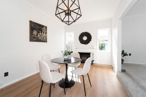 Photo of property in 37 View Road, Henderson, Auckland, 0612