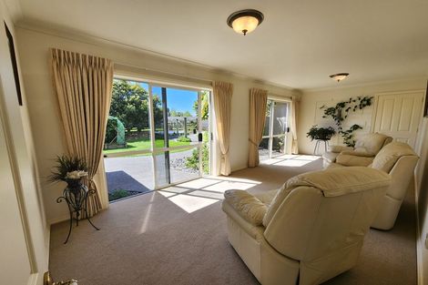 Photo of property in 1095 Queen Street East, Levin, 5571