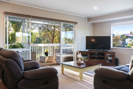 Photo of property in 37 Charlotte Street, Stanmore Bay, Whangaparaoa, 0932