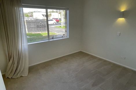 Photo of property in 8a Langton Road, Stanmore Bay, Whangaparaoa, 0932