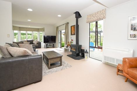 Photo of property in 8 Daffodil Grove, Carterton, 5713