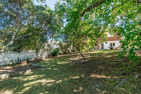 Photo of property in 16 William Bond Street, Stanley Point, Auckland, 0624