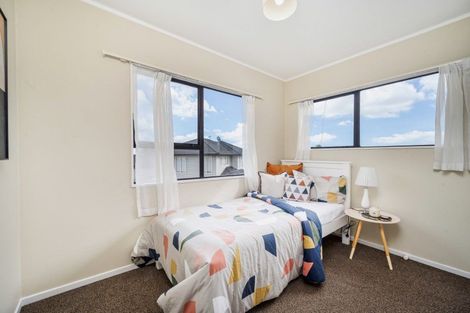 Photo of property in 1/15 Benygloe Place, Highland Park, Auckland, 2010