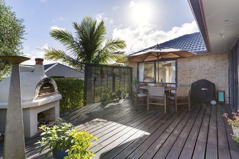 Photo of property in 14 Lansell Drive, East Tamaki Heights, Auckland, 2016