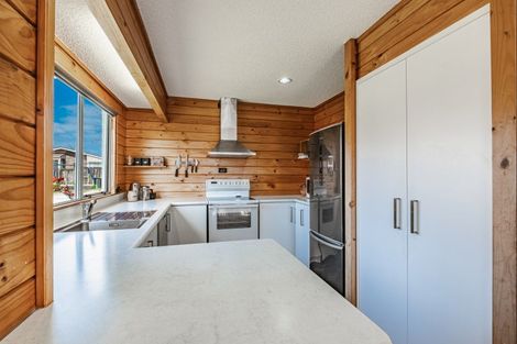 Photo of property in 26 Marchant Place, Westown, New Plymouth, 4310