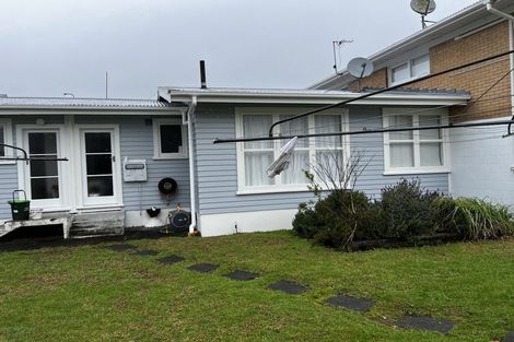 Photo of property in 52 Buscomb Avenue, Henderson, Auckland, 0610