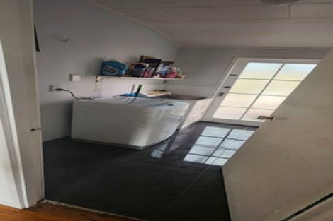 Photo of property in 17 Hewlett Road, Massey, Auckland, 0614