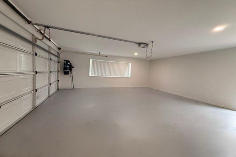 Photo of property in 2 Corta Bella Place, Golflands, Auckland, 2013