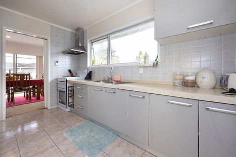 Photo of property in 2 Chelsea View Drive, Chatswood, Auckland, 0626