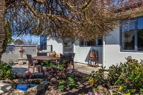 Photo of property in 27 Kinder Street, Acacia Bay, Taupo, 3330