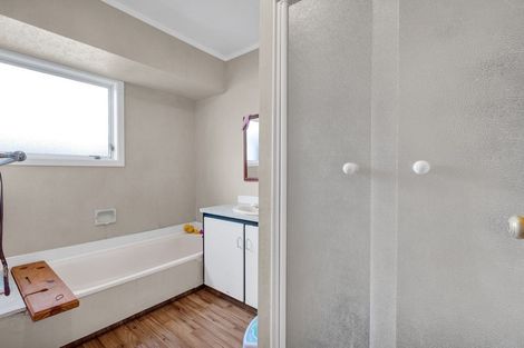 Photo of property in 9a Ballantrae Place, Highlands Park, New Plymouth, 4312