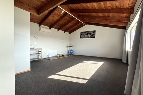 Photo of property in 8 Fillbridge Way, Karori, Wellington, 6012