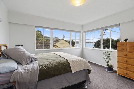 Photo of property in 318 Queens Drive, Lyall Bay, Wellington, 6022