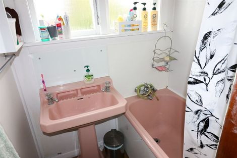 Photo of property in 1 Albert Street, Dannevirke, 4930