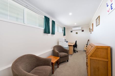Photo of property in 17 Fitzwater Place, Henderson, Auckland, 0612