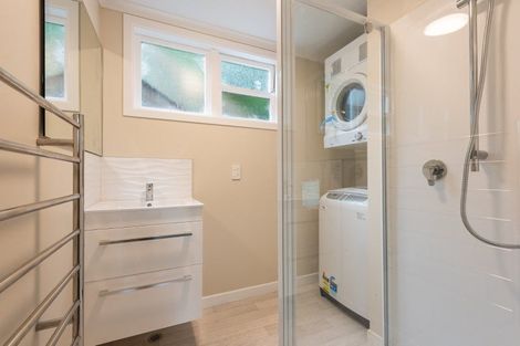 Photo of property in 58 Garden Road, Northland, Wellington, 6012