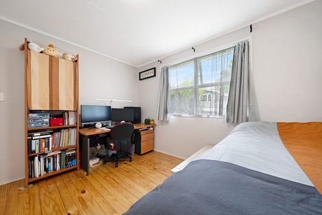 Photo of property in 2/615 Swanson Road, Swanson, Auckland, 0612