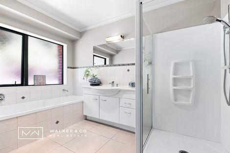 Photo of property in 30 Aragon Grove, Kingsley Heights, Upper Hutt, 5018