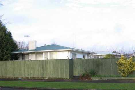 Photo of property in 144 Ruamahanga Crescent, Terrace End, Palmerston North, 4410