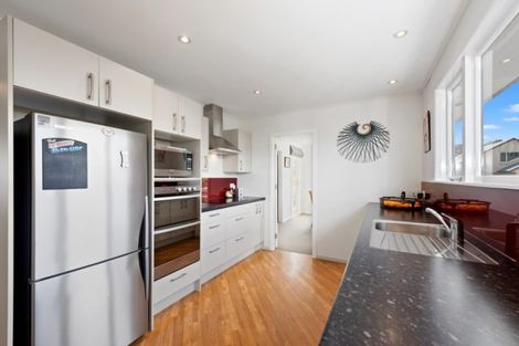 Photo of property in 15 Whirinaki Crescent, Heretaunga, Upper Hutt, 5018