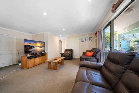 Photo of property in 4 Glenarden Way, Ranui, Auckland, 0612