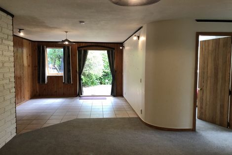 Photo of property in 5 Newnham Court, Tawa, Wellington, 5028