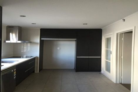 Photo of property in 43 Renata Crescent, Te Atatu Peninsula, Auckland, 0610