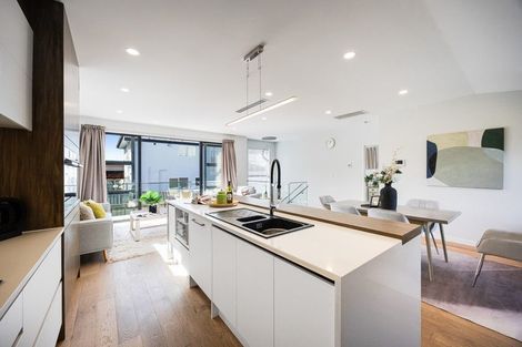 Photo of property in 25b Kiteroa Terrace, Rothesay Bay, Auckland, 0630