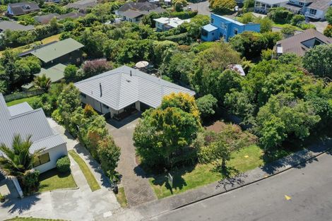 Photo of property in 64 Kotare Street, Waikanae, 5036