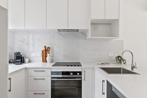 Photo of property in 19 Meg Lane, Glen Eden, 0602