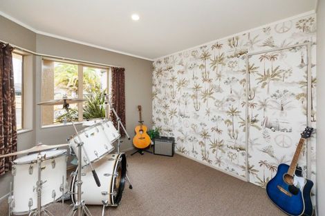 Photo of property in 19 Rothesay Place, Highbury, Palmerston North, 4412