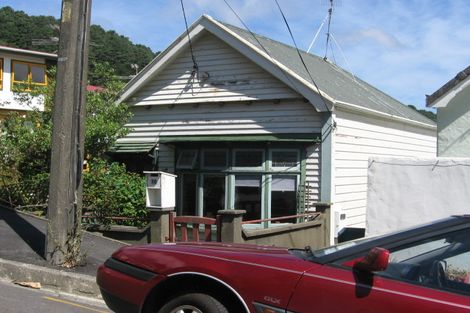 Photo of property in 16 Stafford Street, Mount Victoria, Wellington, 6011