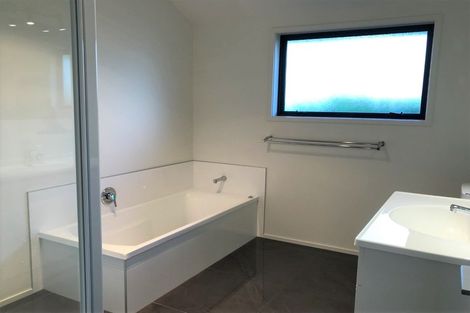 Photo of property in 4 Dale Street, Lower Vogeltown, New Plymouth, 4310