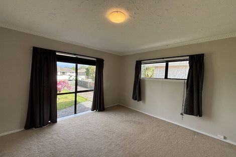 Photo of property in 10 Oakdale Street, Avonhead, Christchurch, 8042