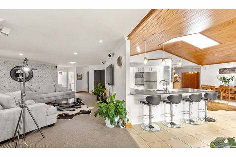 Photo of property in 2 Merlot Place, Rototuna, Hamilton, 3210