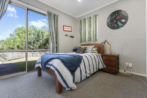 Photo of property in 10c Earl Road, Titirangi, Auckland, 0604