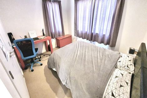 Photo of property in 35 Trotting Terrace, Fairview Heights, Auckland, 0632