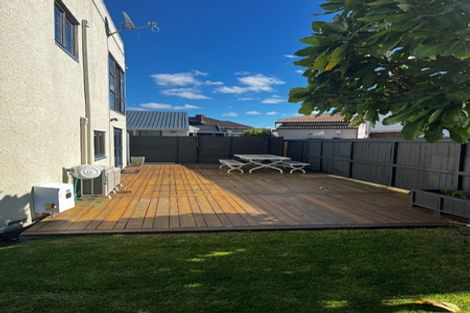 Photo of property in 5 Hattaway Avenue, Bucklands Beach, Auckland, 2012