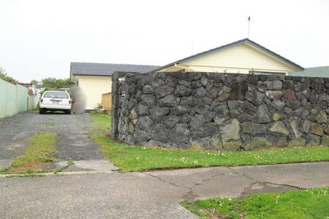 Photo of property in 19 Comet Crescent, Mangere, Auckland, 2022