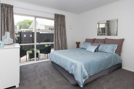 Photo of property in 2/21 The Esplanade, Eastern Beach, Auckland, 2012