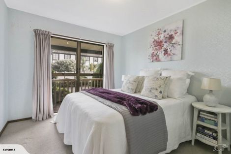 Photo of property in 26 Kingsclere Place, Goodwood Heights, Auckland, 2105