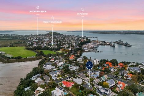 Photo of property in 1/3a First Avenue, Stanley Point, Auckland, 0624