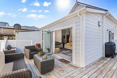 Photo of property in 36 Belt Road, Moturoa, New Plymouth, 4310