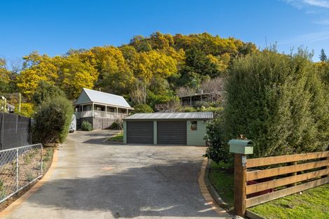 Photo of property in 17 Garden Terrace, Picton, 7220