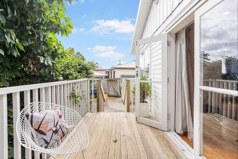 Photo of property in 5 Lendic Avenue, Henderson, Auckland, 0612